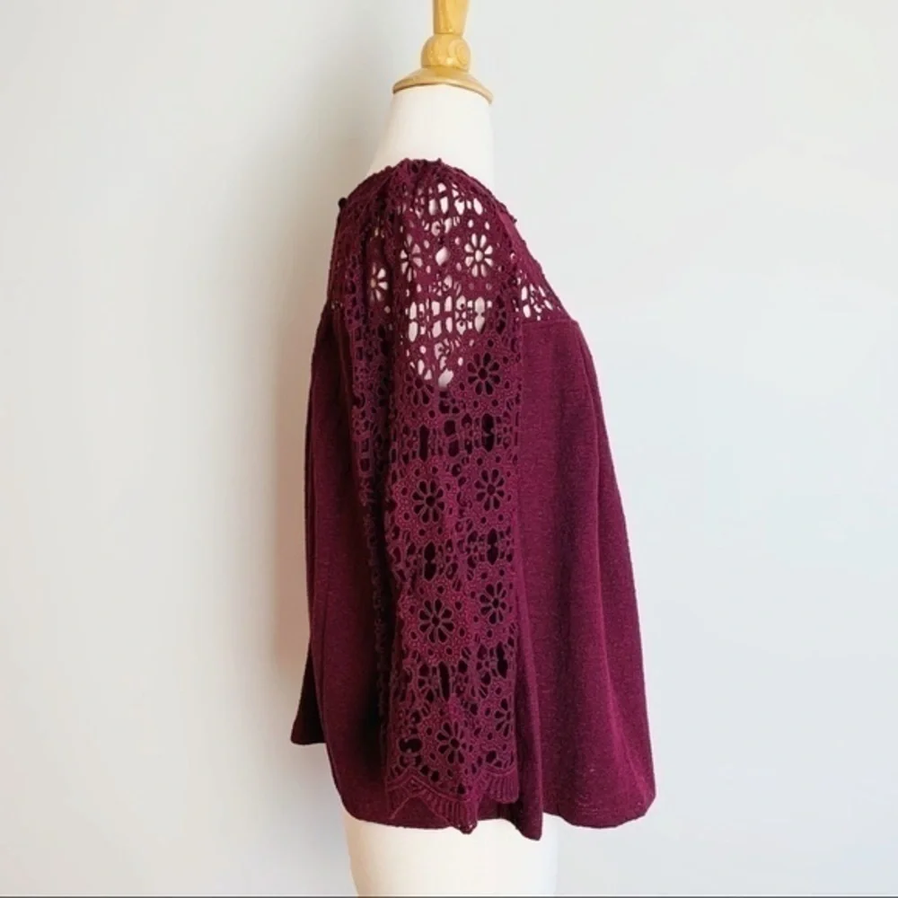 💋Anthropologie lace crochet sleeves top